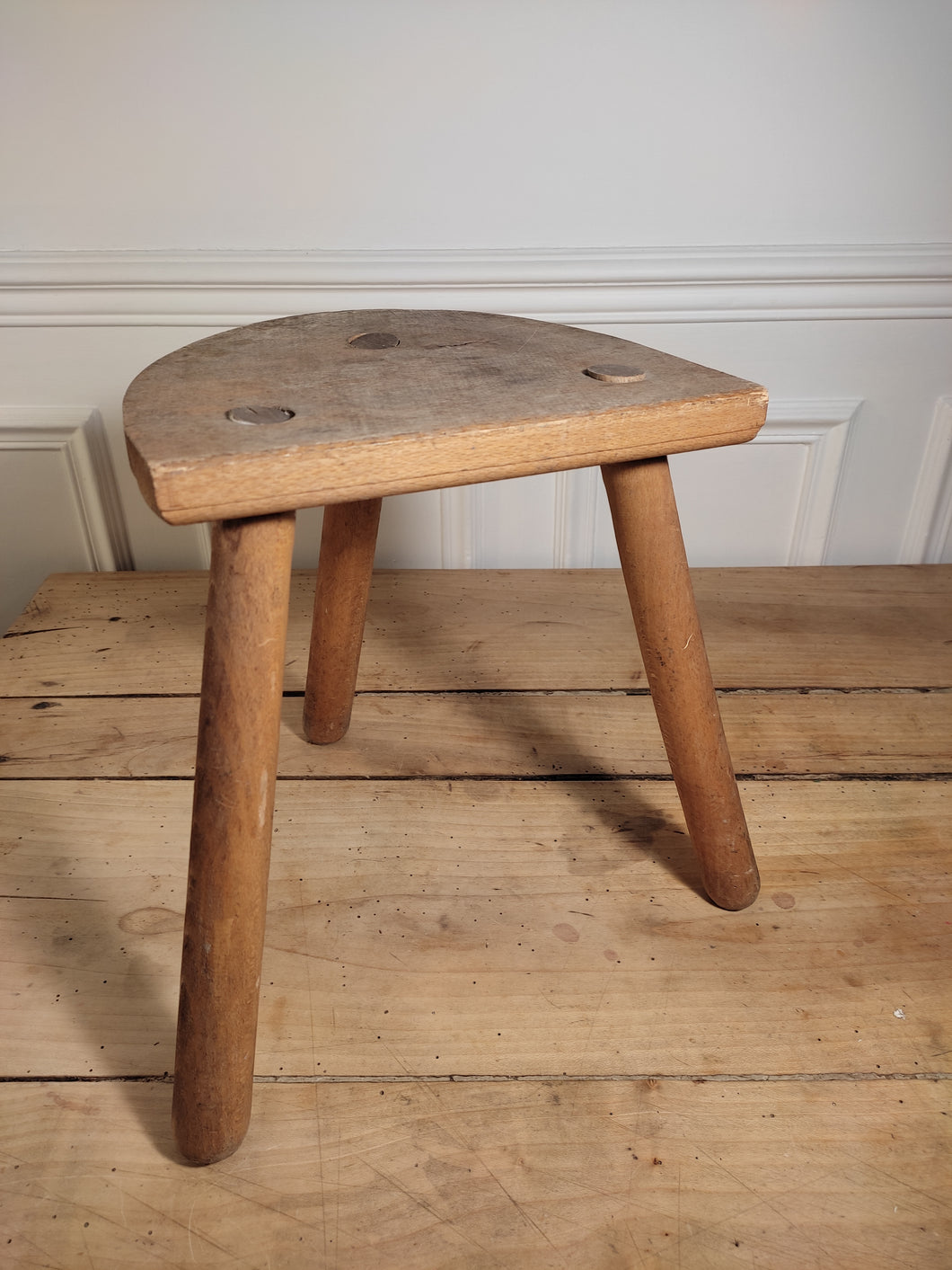 Tabouret de ferme tripode