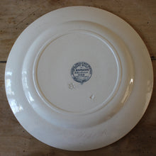 Charger l&#39;image dans la galerie, Assiette plate des Faïences E. Bourgeois
