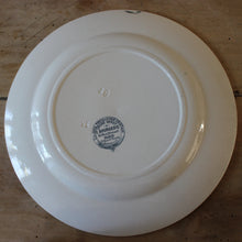 Charger l&#39;image dans la galerie, Assiette plate des Faïences E. Bourgeois
